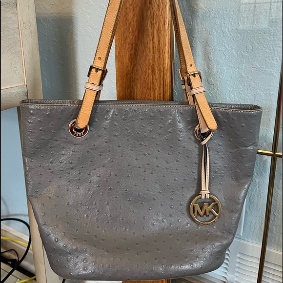 Michael Kors Jet Set Bag - Picture 1 of 4